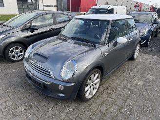 Schadeauto Mini Mini COOPER S 120 KW LEDER XENON 2003/10