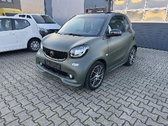 krockskadad bil auto Smart Fortwo BRABUS EDITION PANORAMA LEDER 2019/9