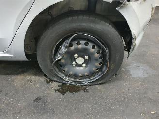 Volkswagen Up! Move BlueMotion picture 5