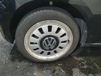 Volkswagen Up! High Up! picture 16