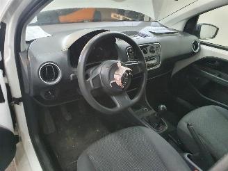 Volkswagen Up! 1.0 Take picture 25