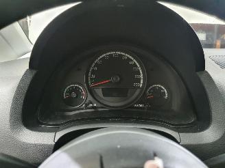 Volkswagen Up! 1.0 Take picture 15