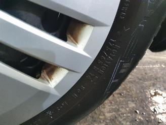 Volkswagen Up! 1.0 Take picture 10