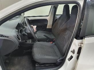 Volkswagen Up! 1.0 Take picture 13