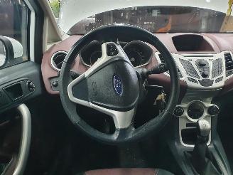Ford Fiesta 1.4 Ghia picture 11