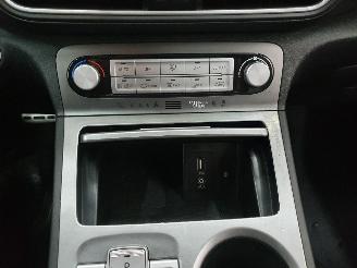 Hyundai Kona SX2 EV Premium 64kWh picture 28