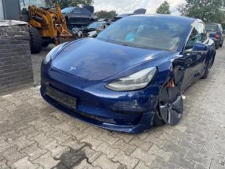Salvage car Tesla Model 3 Model 3, Sedan, 2017 Standard RWD Plus 60 kWh 2019/9