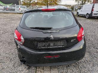 Peugeot 208 e-HDI 1.6 picture 6