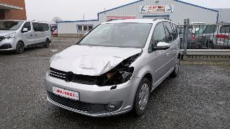 skadebil auto Volkswagen Touran 1.6 TDI 2011/3