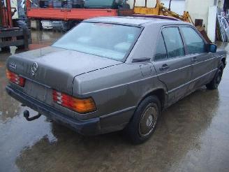 Mercedes 190-serie w201 picture 3