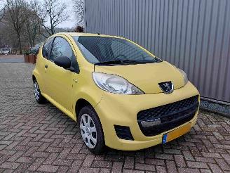 uszkodzony samochody osobowe Peugeot 107 1.0-12V XR 2010/6