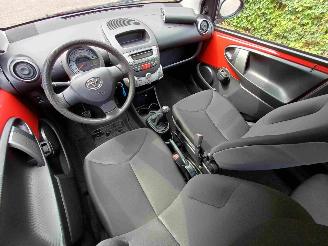 Toyota Aygo 1.0 VVT-i Now airco 5drs picture 5