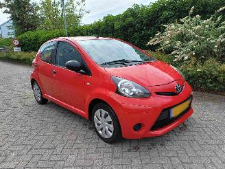 skadebil auto Toyota Aygo 1.0 VVT-i Now airco 5drs 2013/11