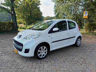 Damaged car Peugeot 107 1.0-12V XS 5drs airco 2010/9