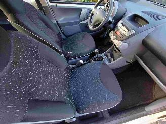 Peugeot 107 1.0-12V XS 5drs airco picture 7