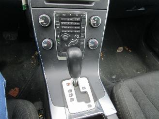 Schadeauto Volvo V-60 2.0 D3 120kW E5 Aut. CLIMA NAVI 2012/1