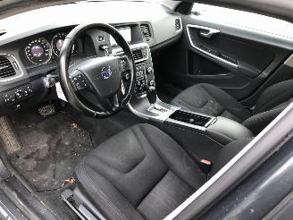 Vaurioauto  passenger cars Volvo V-60 2.0 D3 120kW E5 Aut. CLIMA NAVI 2012/1