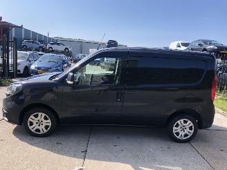 skadebil bedrijf Fiat Doblo 1.6D 6 bak 77kW 2018/9