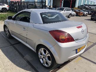 Opel Tigra 14i 16v 88000 km picture 5