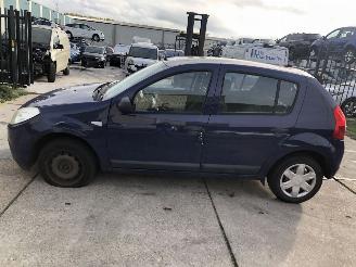 Vaurioauto  passenger cars Dacia Sandero 12i 16v 55kW 2009/8