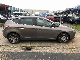 uszkodzony samochody osobowe Lancia Delta 18i 16v 147kW Aut E5 Executive 2011/6