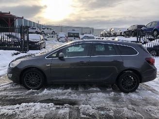 uszkodzony samochody osobowe Opel Astra 14i turbo 88kW E5 SPORTS TOURER 2011/3