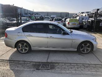 Damaged car BMW 3-serie 320i Aut. 110kW 2005/6
