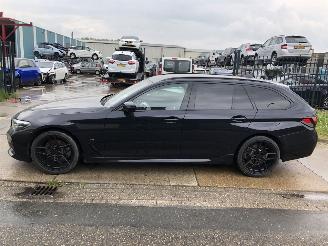 damaged passenger cars BMW 5-serie 520i Touring M Pakket 2024/7