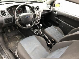 Ford Fiesta 13i Airco picture 6
