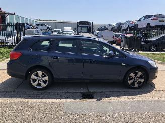 krockskadad bil auto Opel Astra 14i 103kW E5 Automaat SPORTS TOURER 2011/4