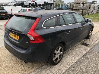 Volvo V-60 1.6i T4 Momentum Automaat 132kW E5 picture 4