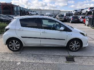 damaged passenger cars Toyota Yaris Hybrid, PANO NAVI LM VELGEN 2013/9