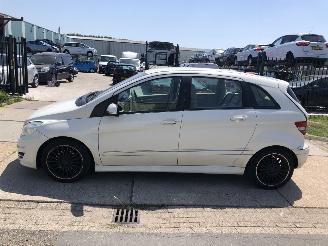 Auto incidentate Mercedes B-klasse 200 Turbo 142kW Automaat 2010/2
