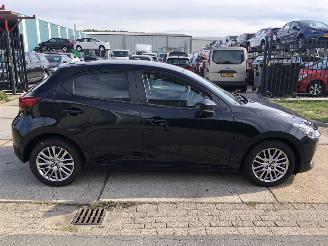 Damaged car Mazda 2 1.5i 66kW E6 Luxury 2021/1