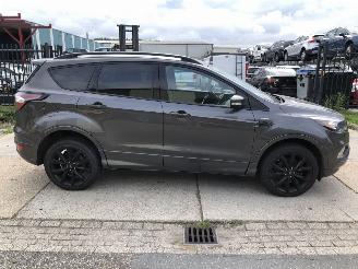 Vaurioauto  passenger cars Ford Kuga ST-Line 1.5i 134kW Aut. 92000 km 2016/12