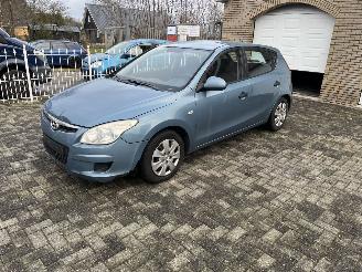 krockskadad bil auto Hyundai I-30 Weinig km !! 2009/7