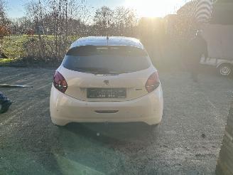 Peugeot 208 1.2 puretech picture 2