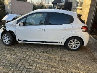 Peugeot 208 1.2 puretech picture 4
