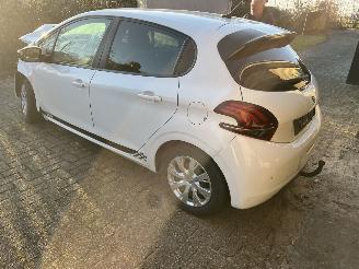 Peugeot 208 1.2 puretech picture 3