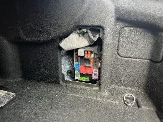 Mercedes E-klasse Lichte brandschade !! picture 17