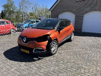 Auto incidentate Renault Captur 0.9 tce mooie auto !! 2014/1