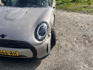 Mini Cooper 1.5 automaat !! picture 21