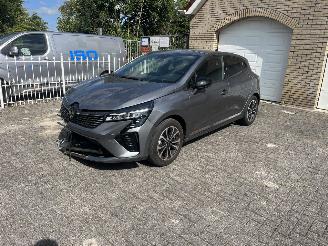 Coche accidentado Renault Clio E-TECH HYBRID nieuwstaat 2025/12