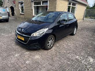 skadebil auto Peugeot 208 1.2 puretech 2015/10