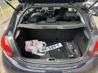 Peugeot 208 1.2 puretech picture 14