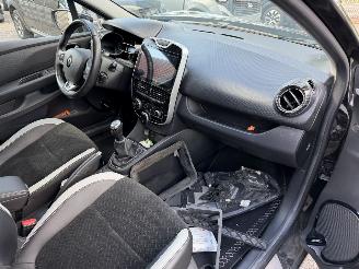 Renault Clio Luxe uitvoering !! Weinig km !! picture 18