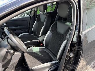 Renault Clio Luxe uitvoering !! Weinig km !! picture 10