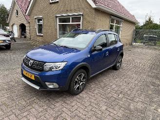 damaged passenger cars Dacia Sandero Lpg weinig km !! 2020/10