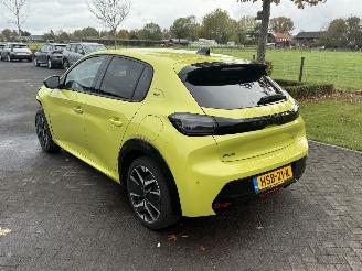 Peugeot 208 1.2 Puretech 100 GT picture 4