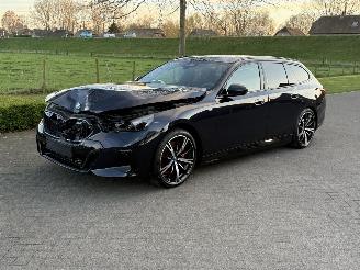 BMW i5 Touring EDRIVE40 / M-Sport / Pano / Leer picture 2